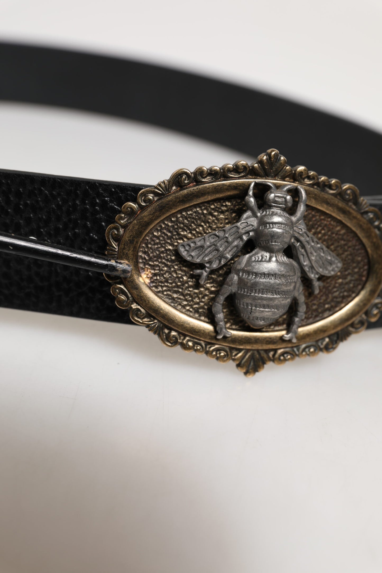 Black Classic Leather Bee Metal Buckle Belt
